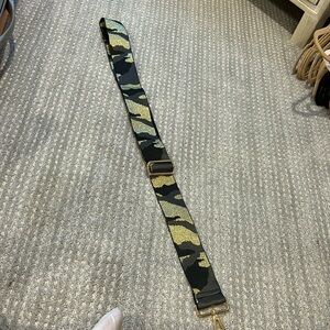 Brand new never worn adjustable guitar pocket book strap